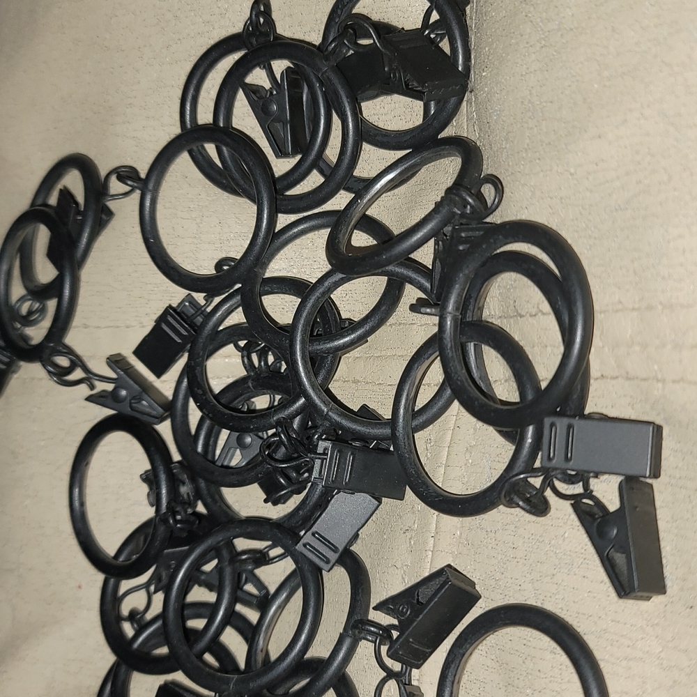 Black curtain rings "28"